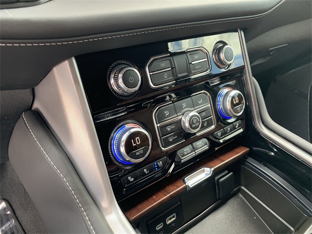 2024 White Frost Tricoat GMC Yukon XL Denali Ultimate 4X4 SUV