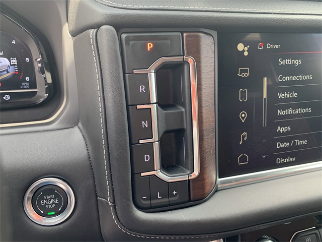 2024 White Frost Tricoat GMC Yukon XL Denali Ultimate 4X4 SUV