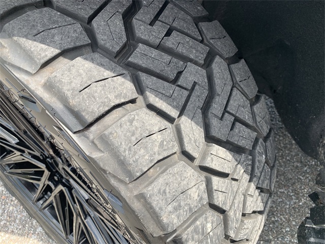 2024 White Frost Tricoat GMC Yukon XL Denali Ultimate 4X4 SUV