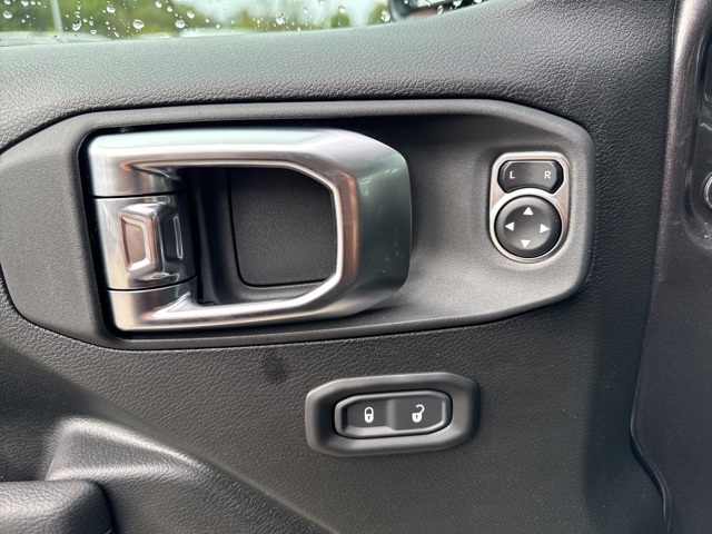 2025 Jeep Gladiator Sport S photo 11