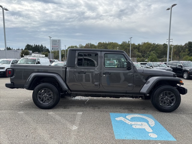 2025 Jeep Gladiator Sport S photo 6