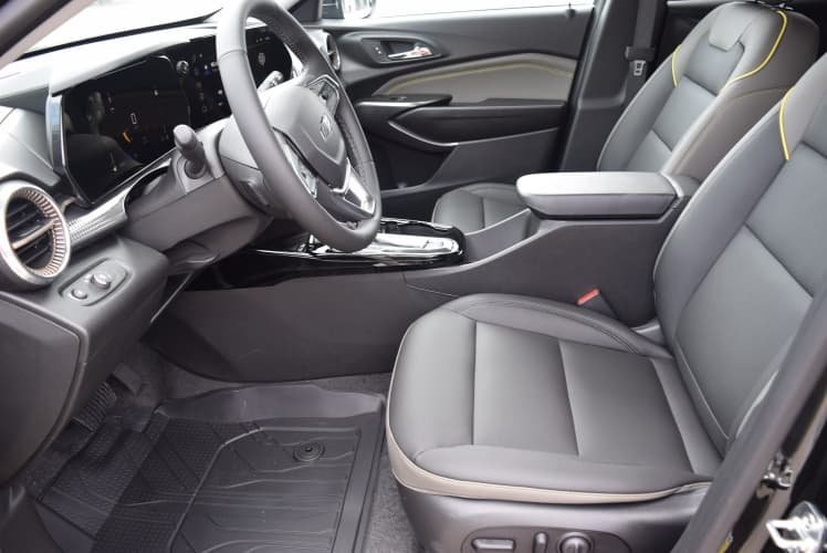 2025 Black Metallic Chevrolet Trax ACTIV FWD SUV