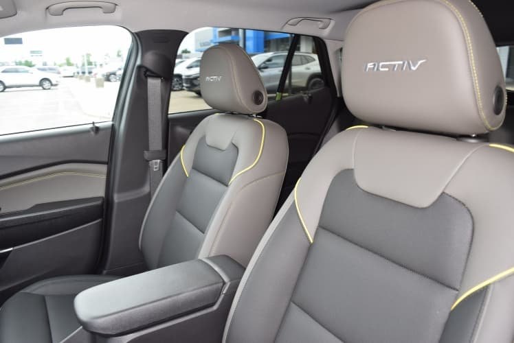 2025 Black Metallic Chevrolet Trax ACTIV FWD SUV
