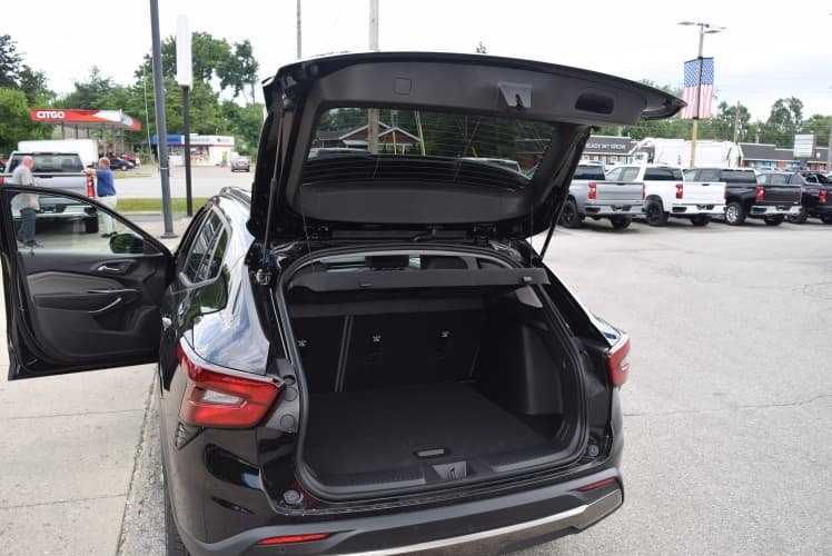 2025 Black Metallic Chevrolet Trax ACTIV FWD SUV