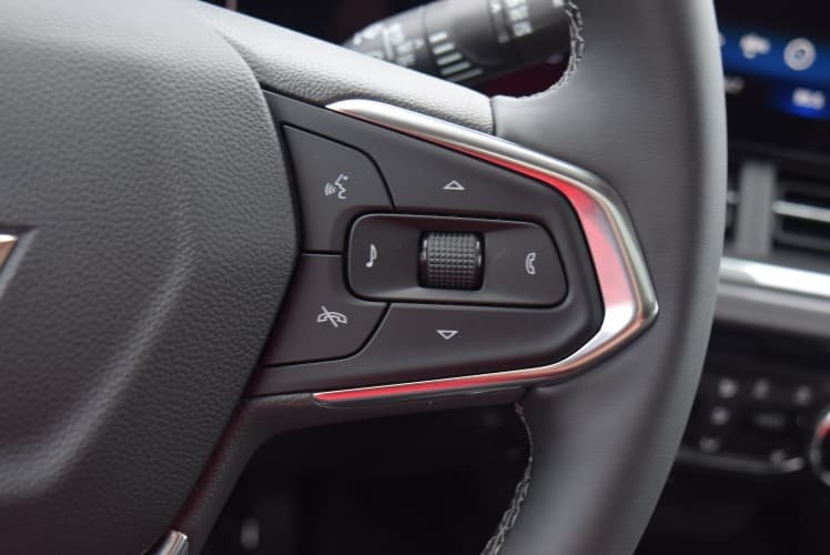 2025 Black Metallic Chevrolet Trax ACTIV FWD SUV