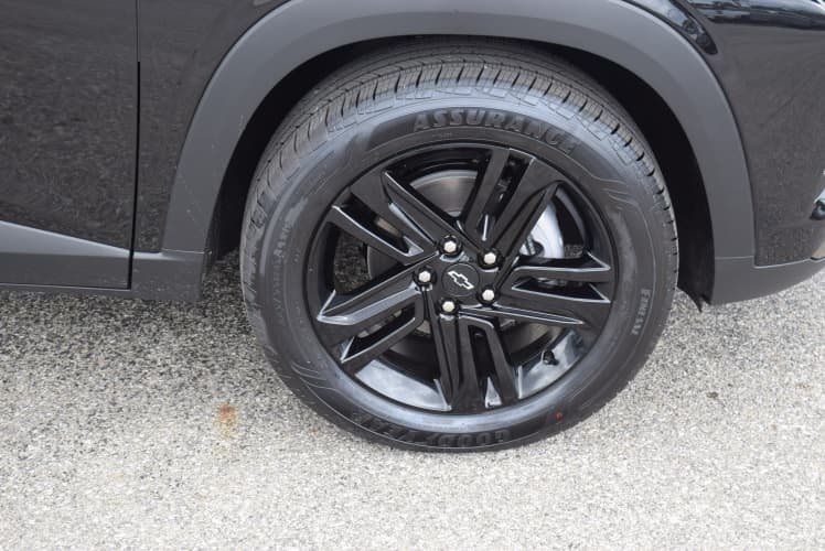 2025 Black Metallic Chevrolet Trax ACTIV FWD SUV