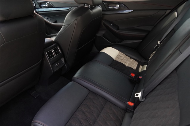 2023 Nissan Maxima SR photo 12