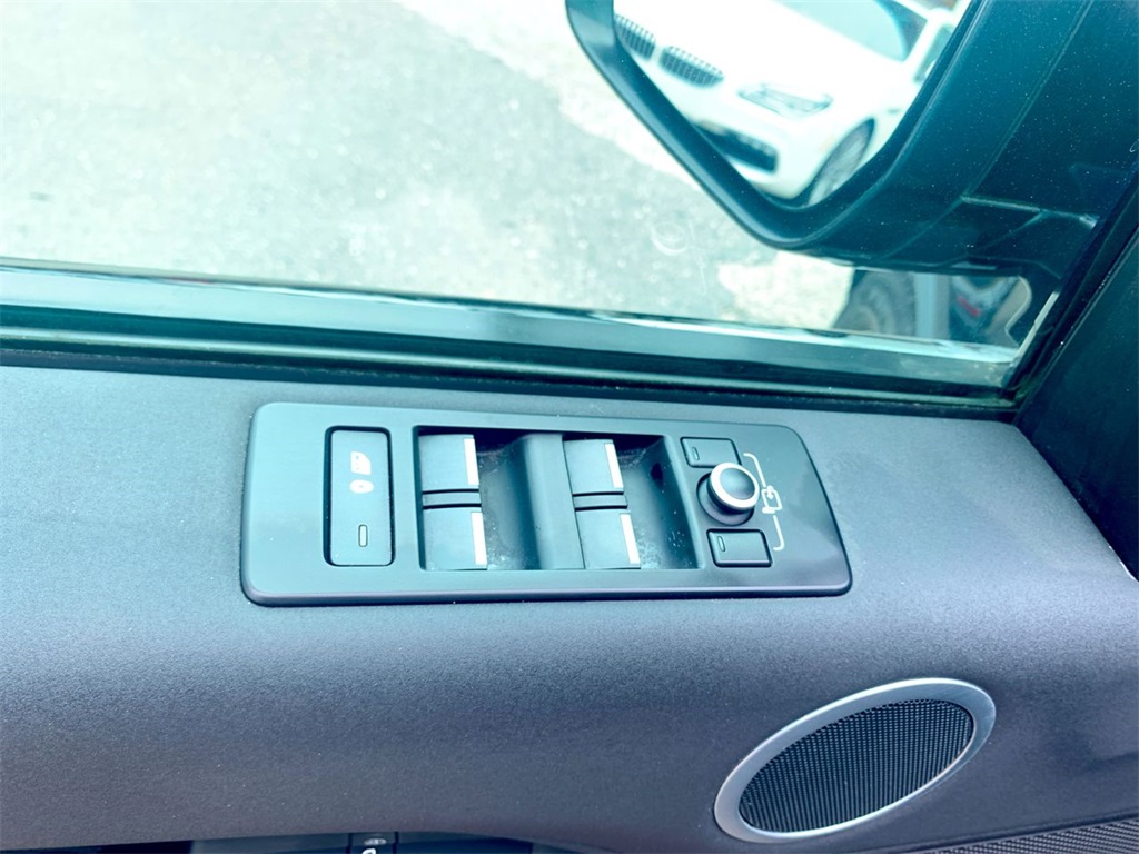 used 2018 Land Rover Discovery car, priced at $21,895