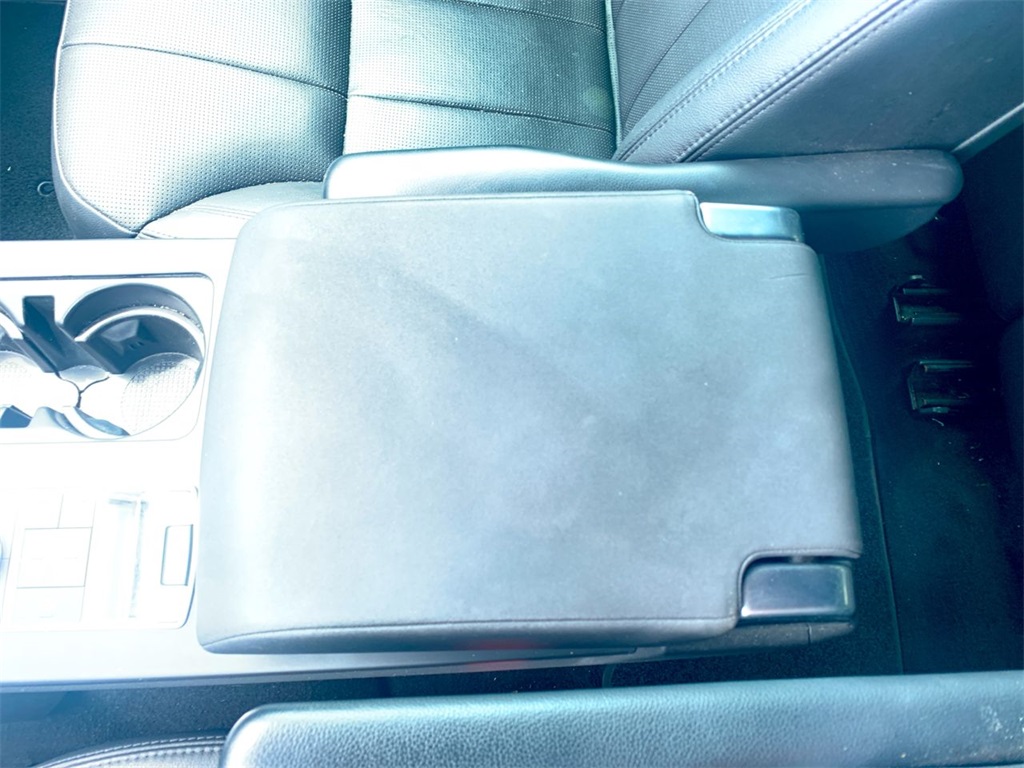 used 2018 Land Rover Discovery car, priced at $21,895