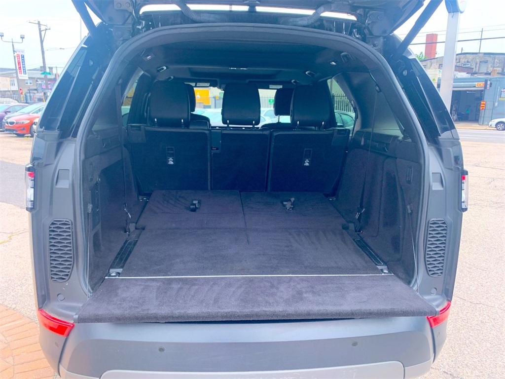 used 2018 Land Rover Discovery car, priced at $21,895