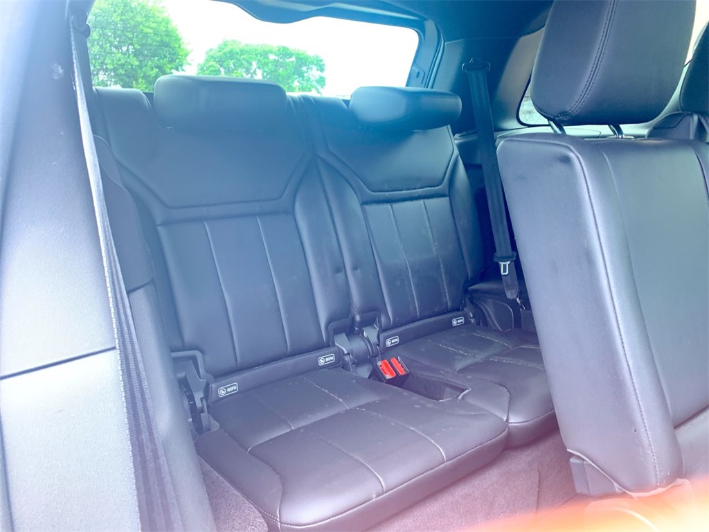 used 2018 Land Rover Discovery car, priced at $21,895