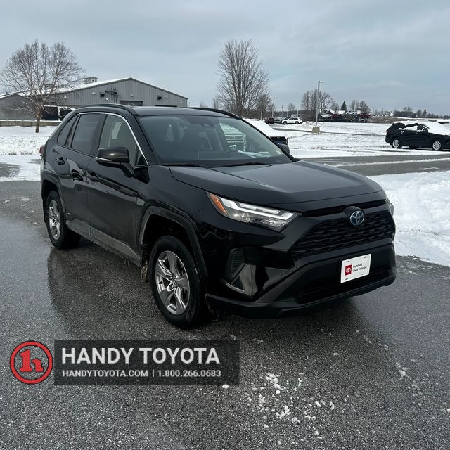 2023 Toyota RAV4 XLE's photo