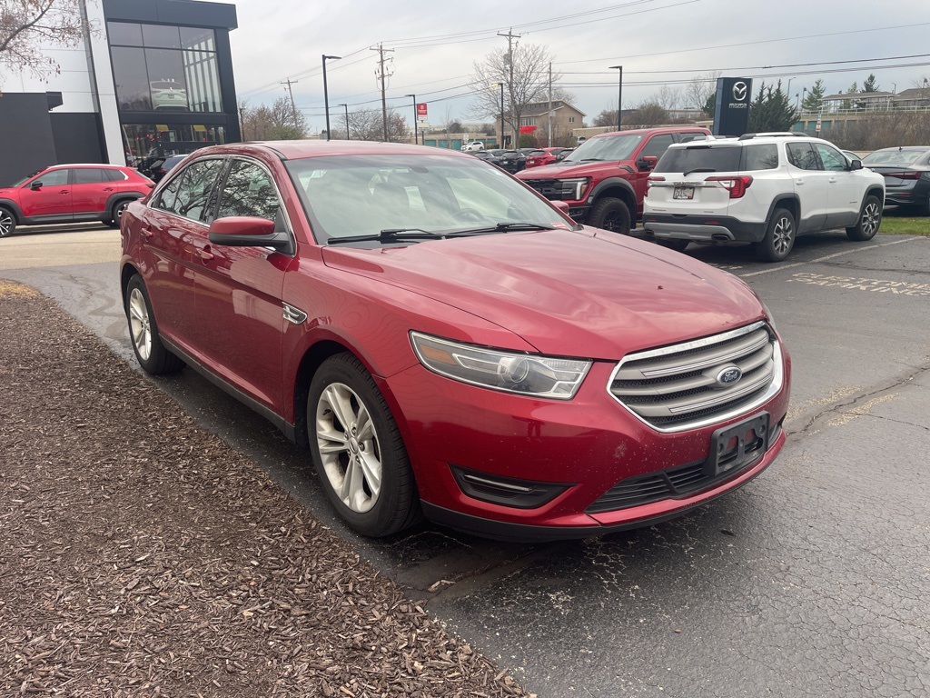 2015 Ford Taurus SEL photo 4