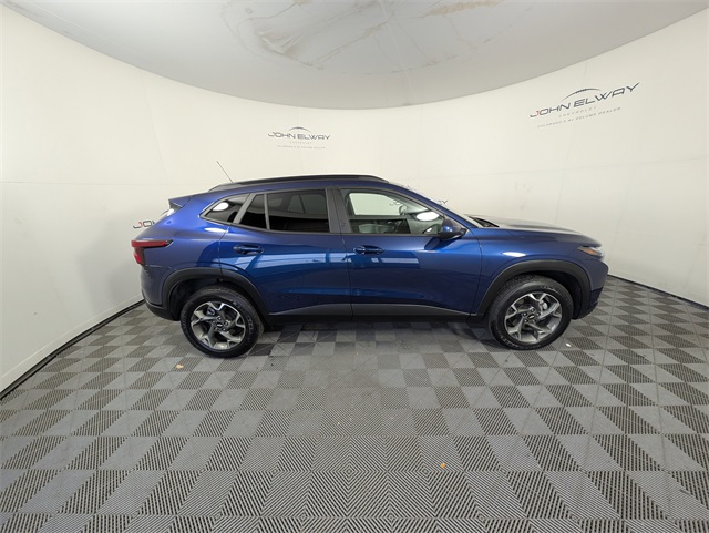 2024 Chevrolet Trax LT photo 2