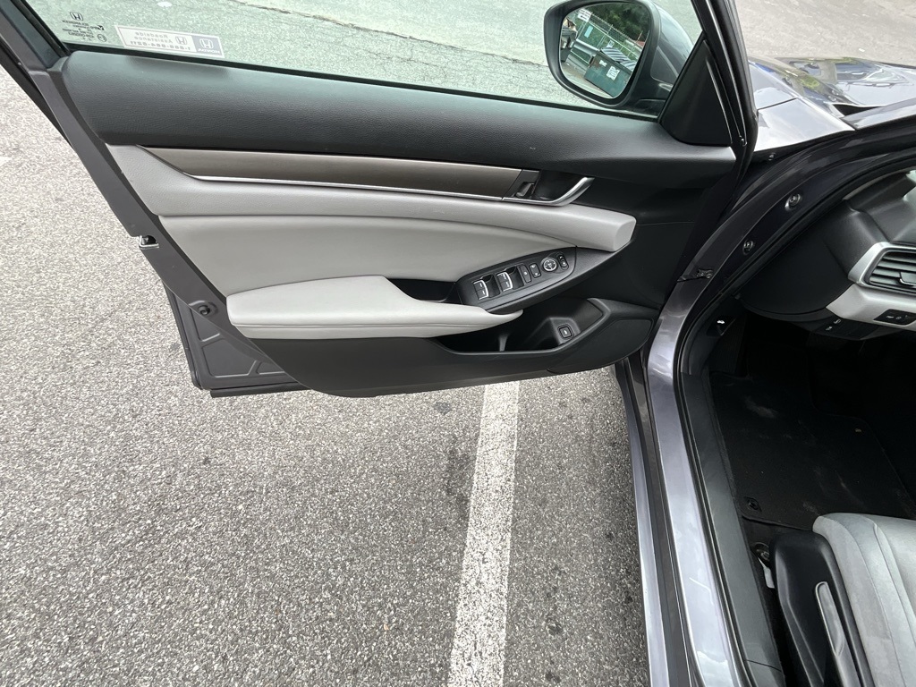 2019 Honda Accord LX photo 11