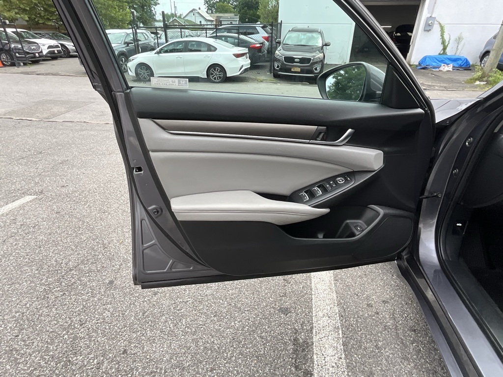 2019 Honda Accord LX photo 12
