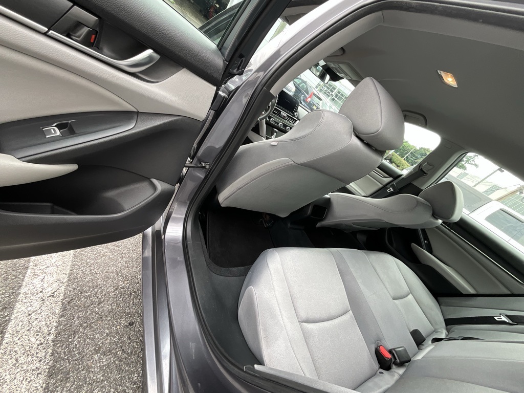2019 Honda Accord LX photo 23
