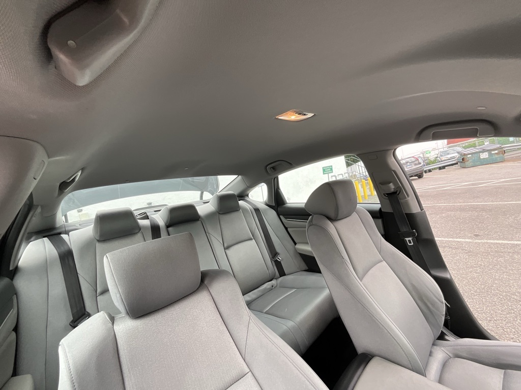 2019 Honda Accord LX photo 31