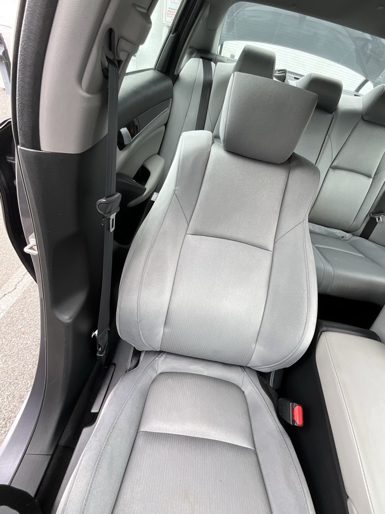 2019 Honda Accord LX photo 33