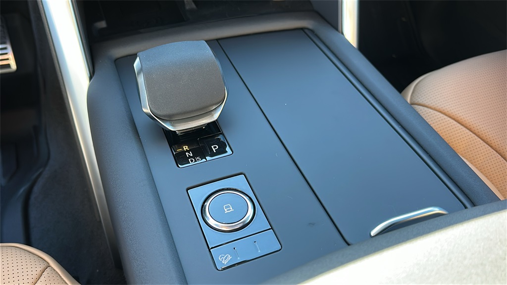 new 2026 Land Rover Discovery car, priced at $81,290