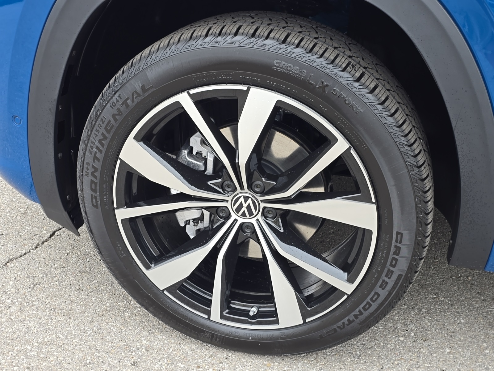 new 2026 Volkswagen Atlas Cross Sport car, priced at $52,906