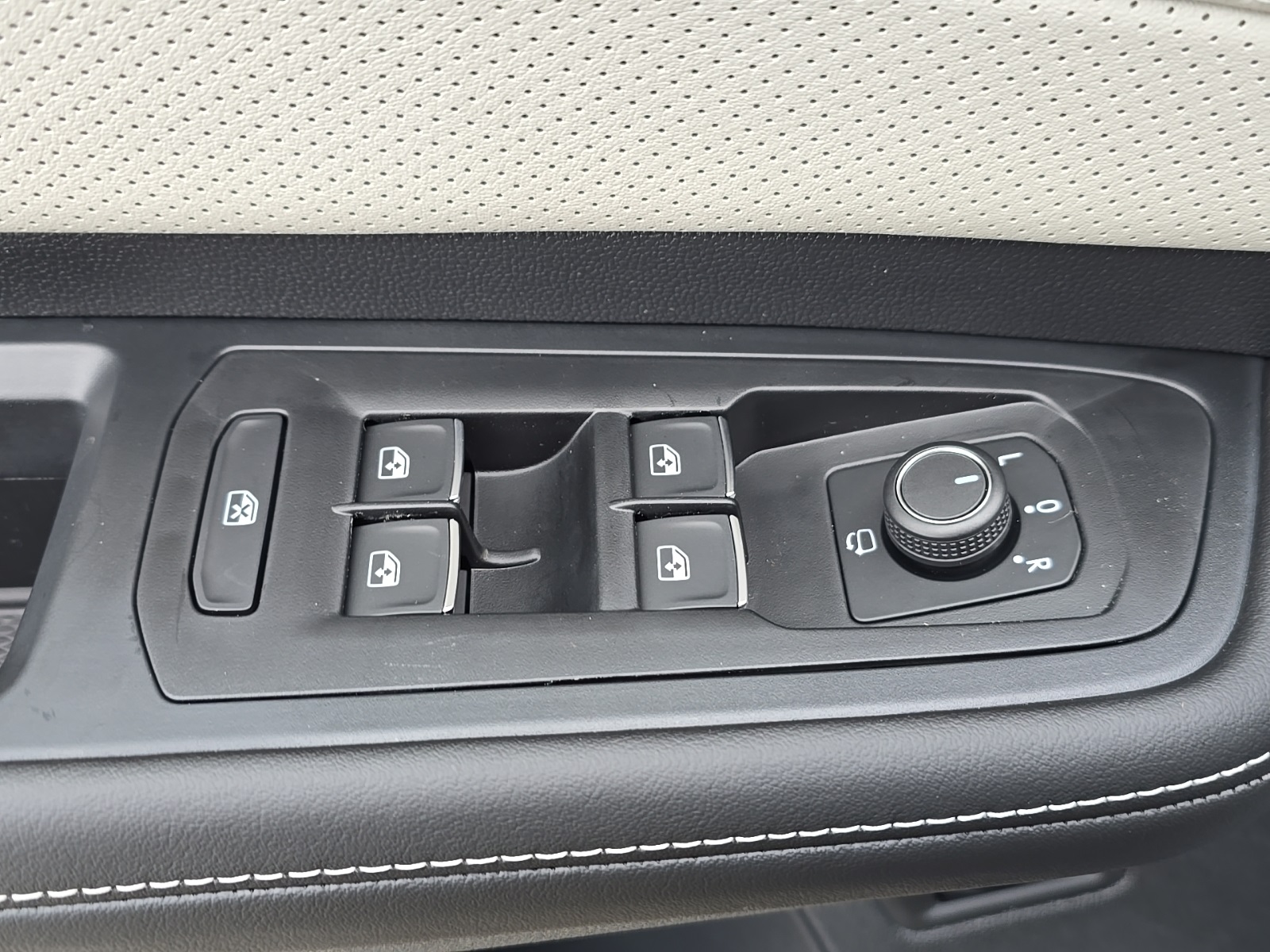 new 2026 Volkswagen Atlas Cross Sport car, priced at $52,906