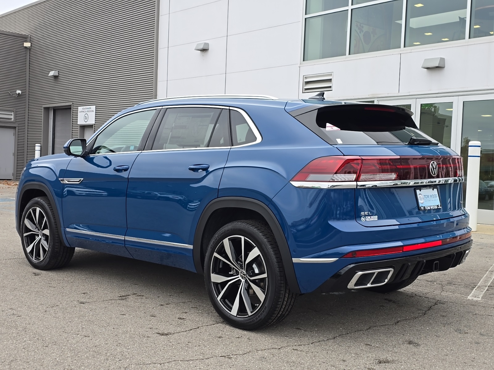 new 2026 Volkswagen Atlas Cross Sport car, priced at $52,906