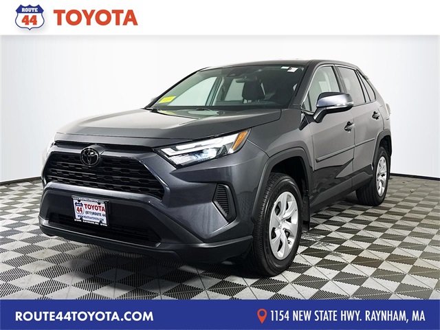 2025 Toyota RAV4 LE's photo