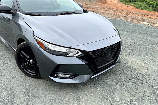 2022 Gun Metallic/Super Black Nissan Sentra SR FWD Sedan