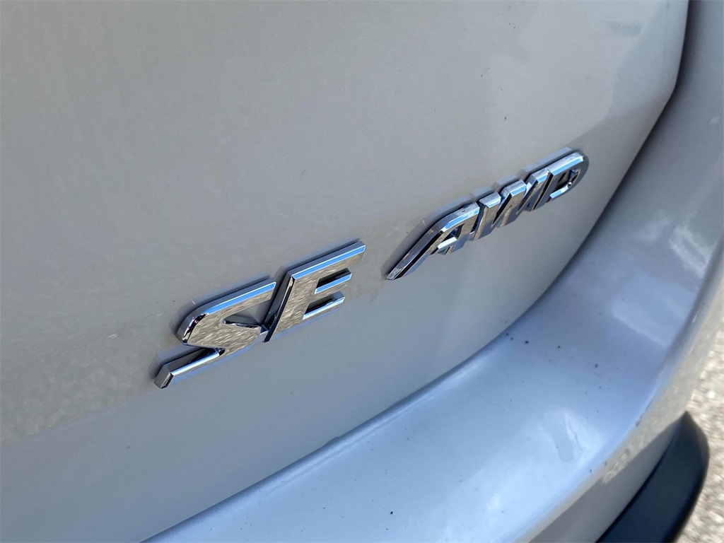 2019 Blizzard Pearl Toyota Highlander SE AWD SUV