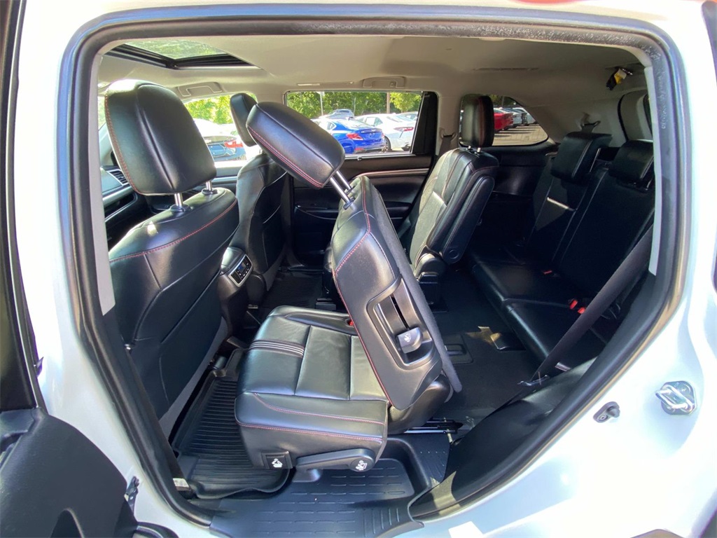 2019 Blizzard Pearl Toyota Highlander SE AWD SUV