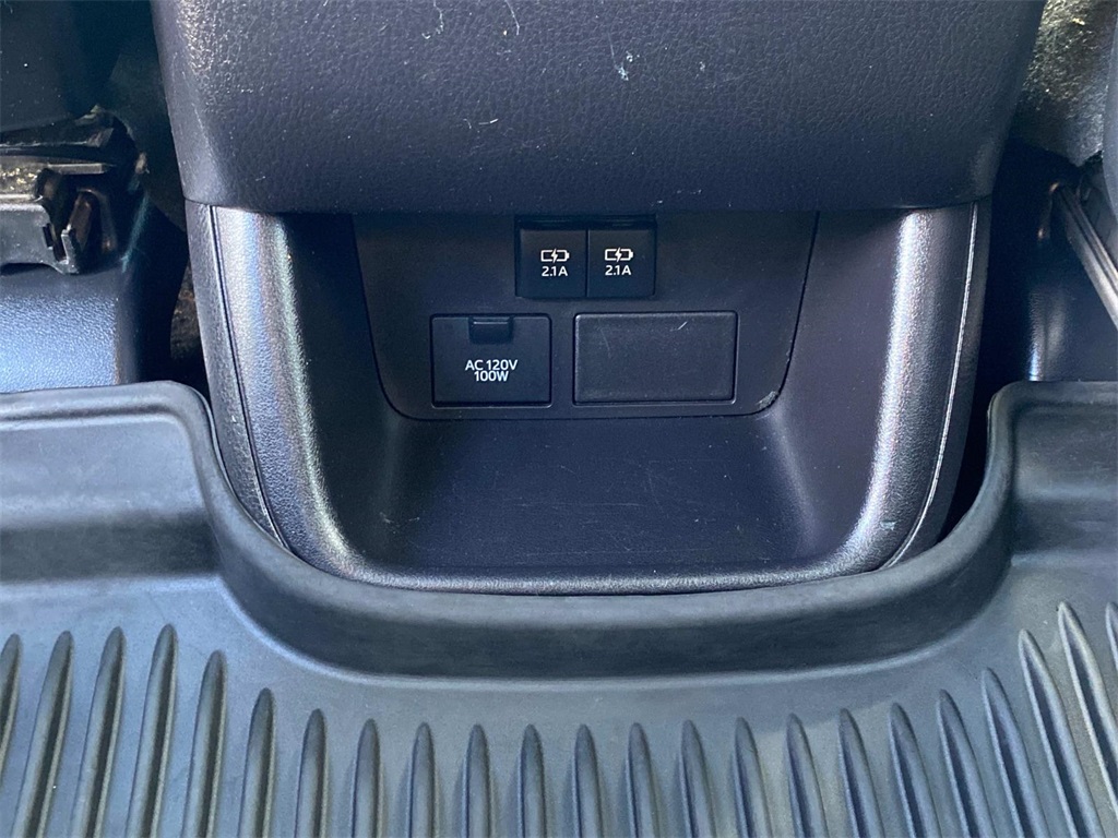 2019 Blizzard Pearl Toyota Highlander SE AWD SUV