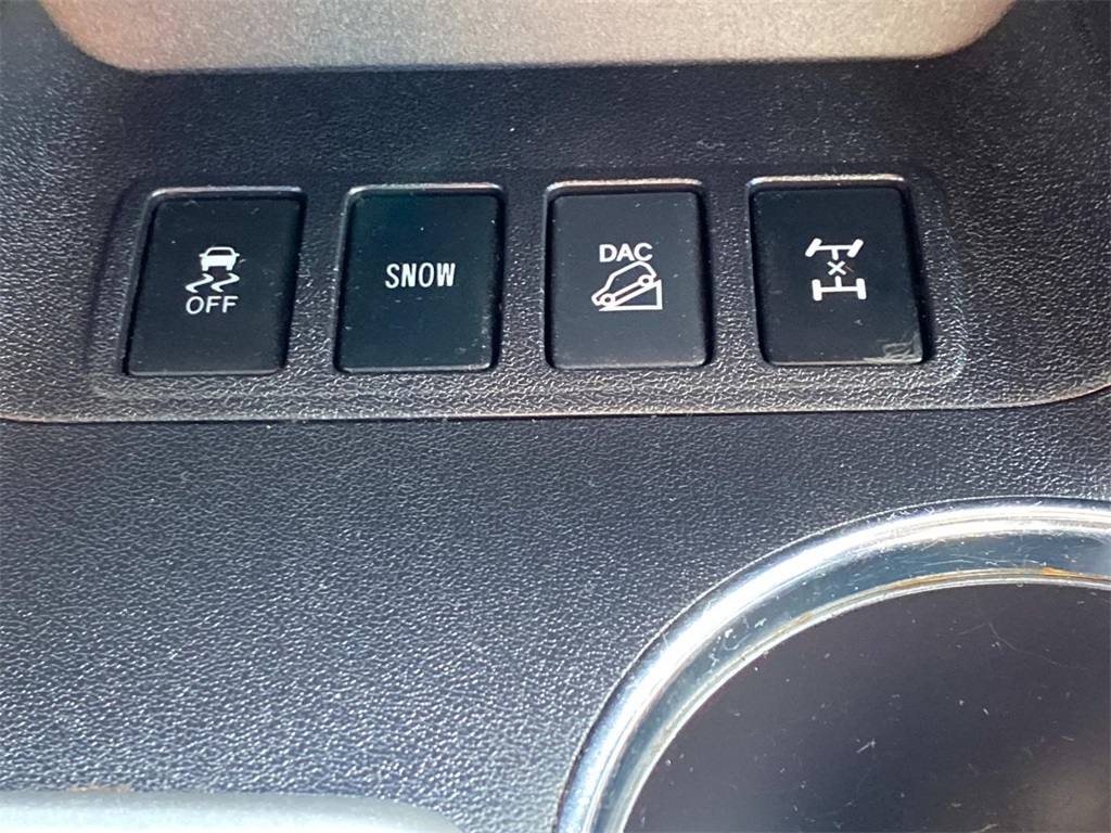 2019 Blizzard Pearl Toyota Highlander SE AWD SUV