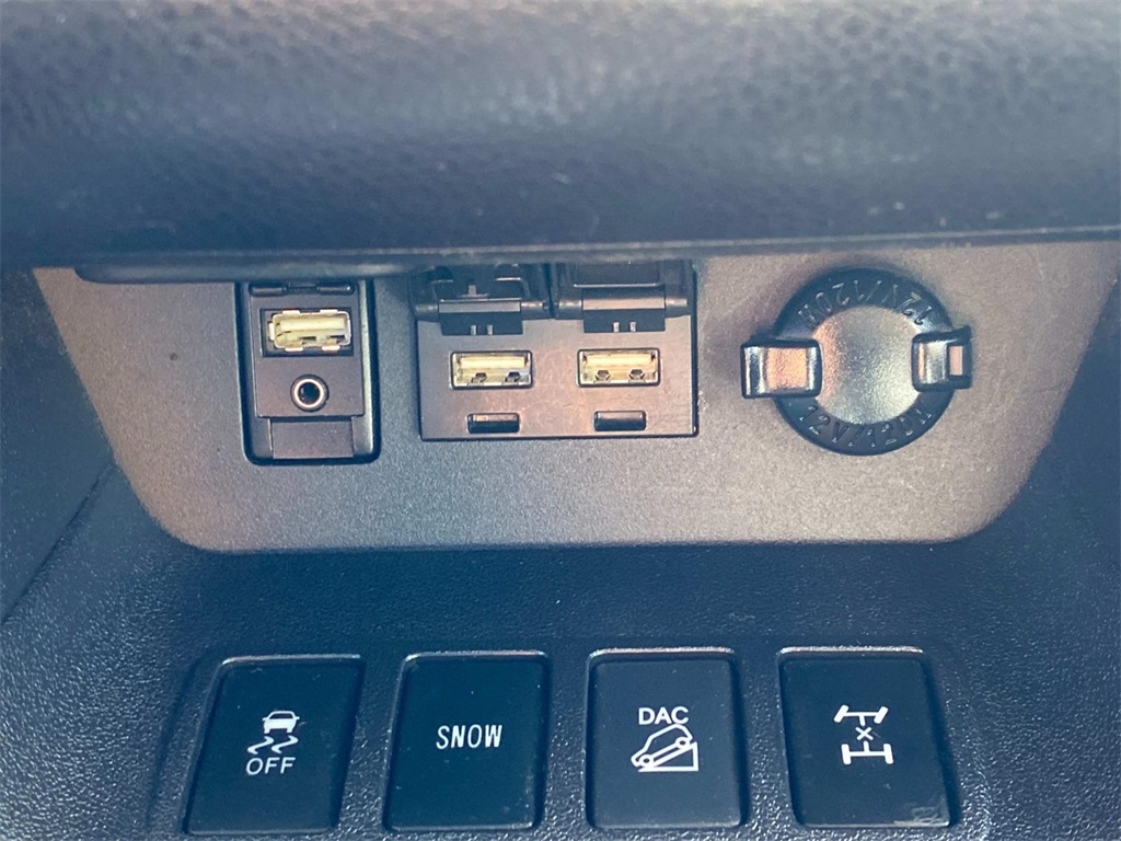 2019 Blizzard Pearl Toyota Highlander SE AWD SUV