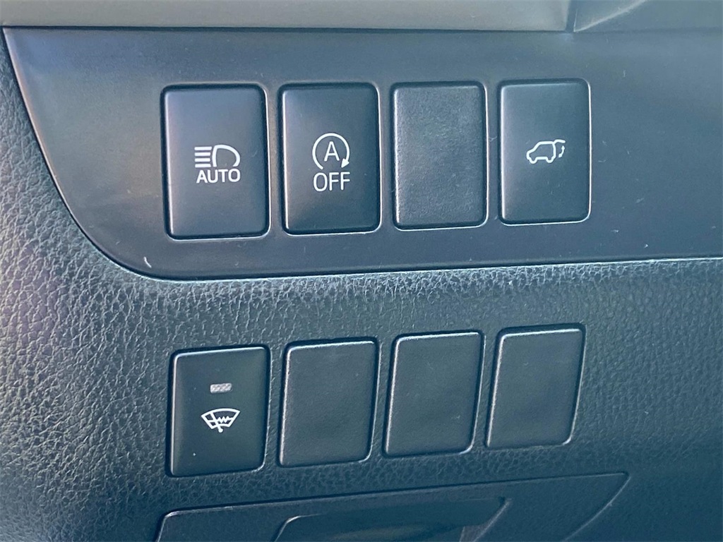 2019 Blizzard Pearl Toyota Highlander SE AWD SUV