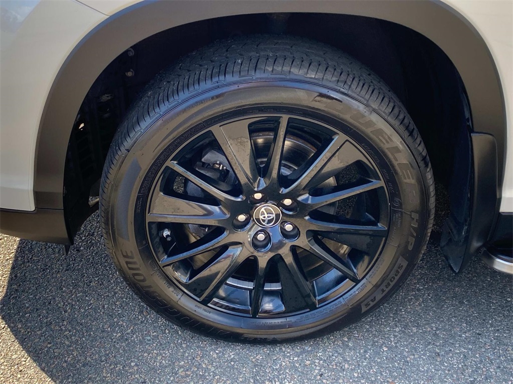 2019 Blizzard Pearl Toyota Highlander SE AWD SUV
