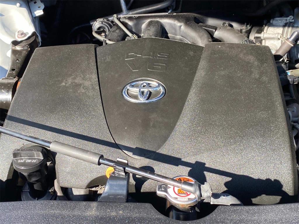 2019 Blizzard Pearl Toyota Highlander SE AWD SUV