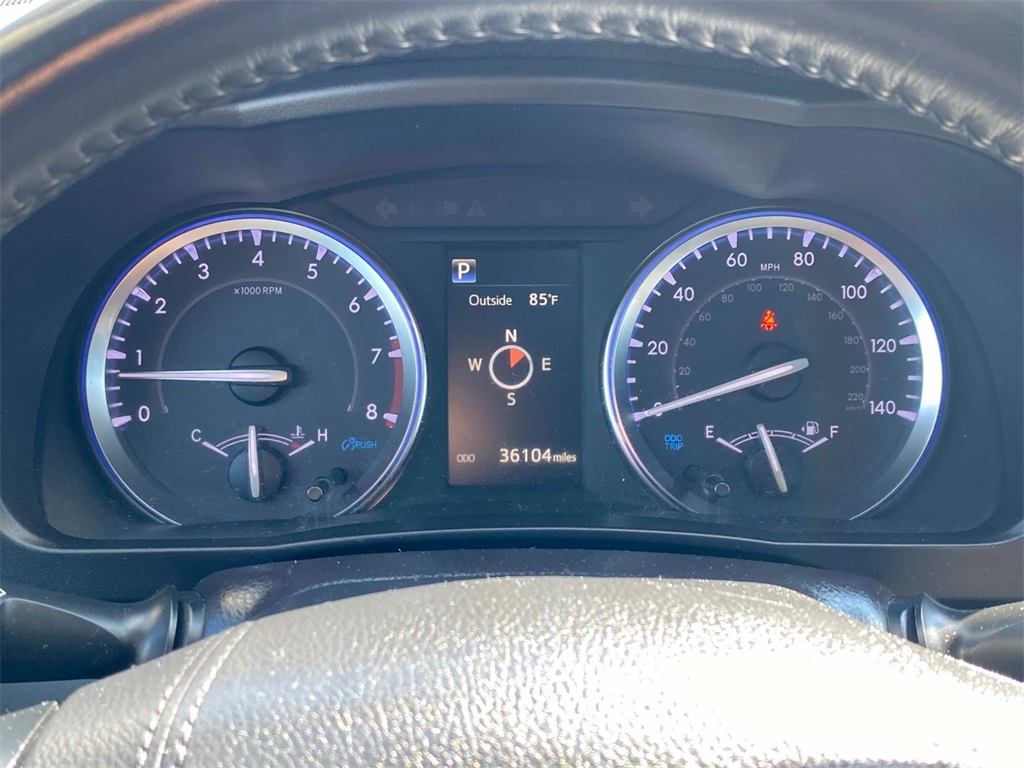 2019 Blizzard Pearl Toyota Highlander SE AWD SUV