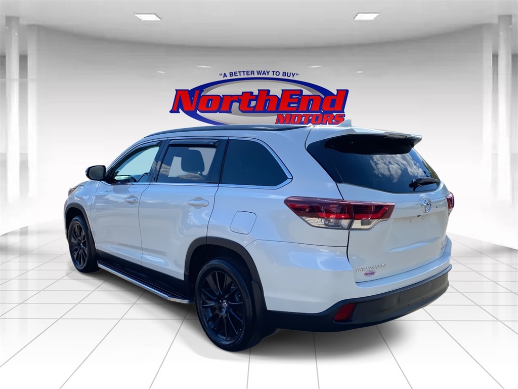 2019 Blizzard Pearl Toyota Highlander SE AWD SUV