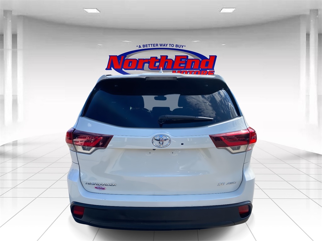 2019 Blizzard Pearl Toyota Highlander SE AWD SUV
