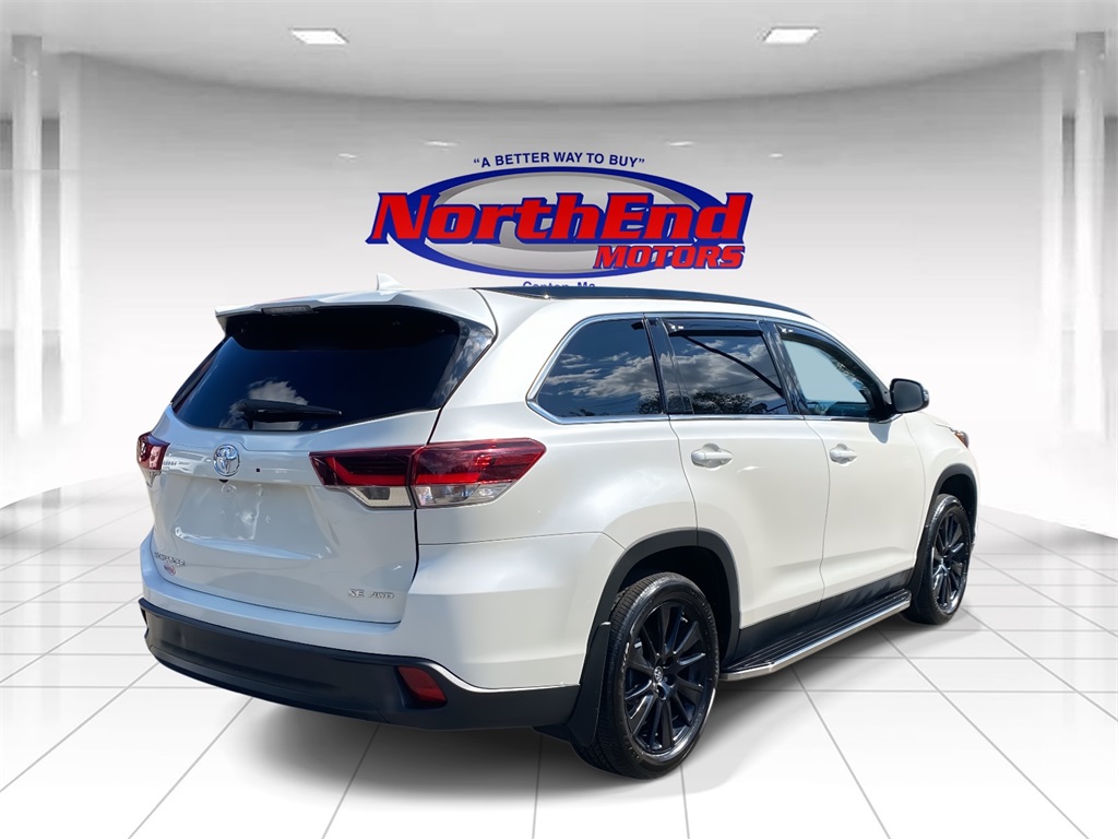 2019 Blizzard Pearl Toyota Highlander SE AWD SUV
