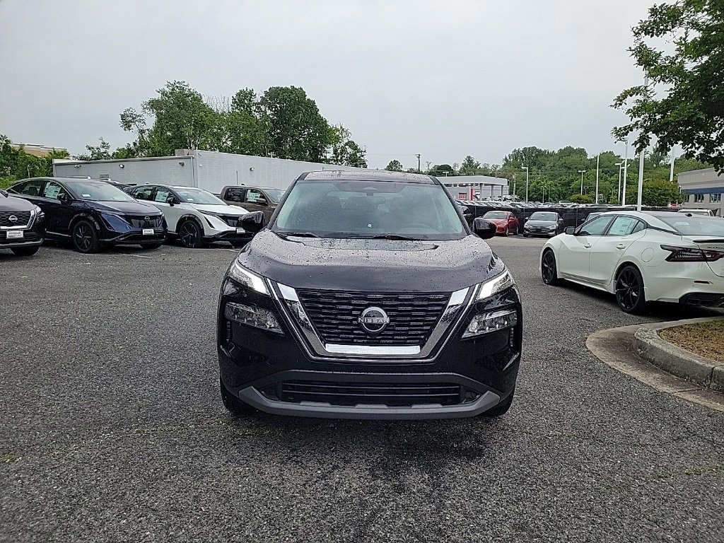 2023 Nissan Rogue SV's photo
