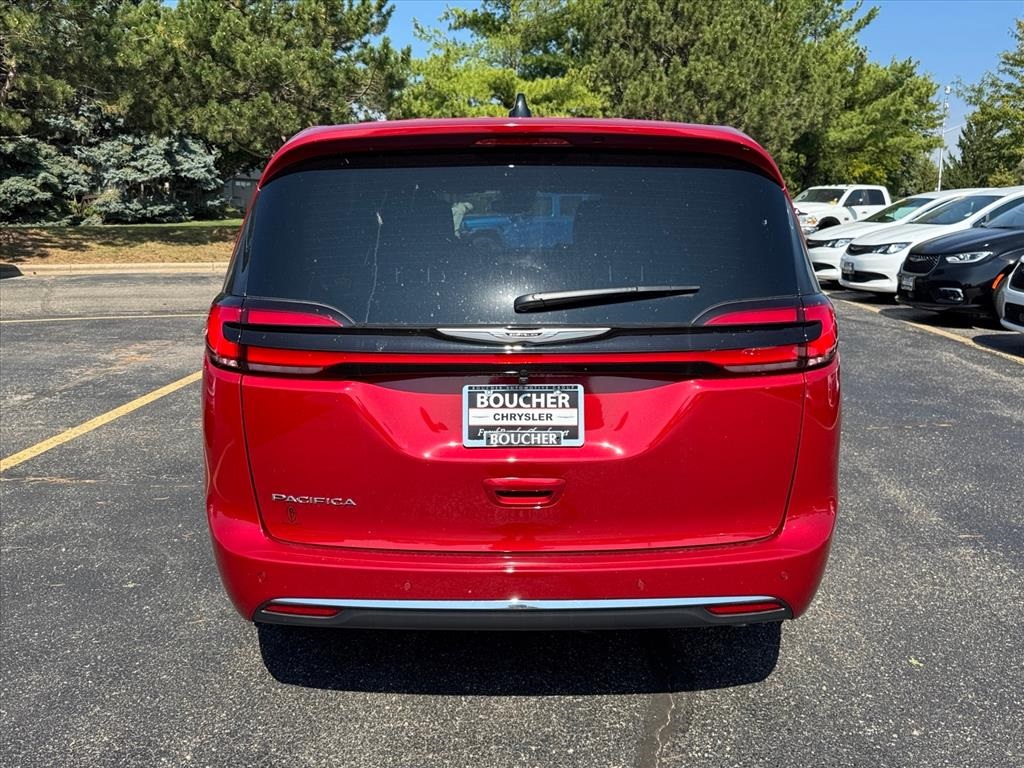 2026 Chrysler Pacifica photo 3