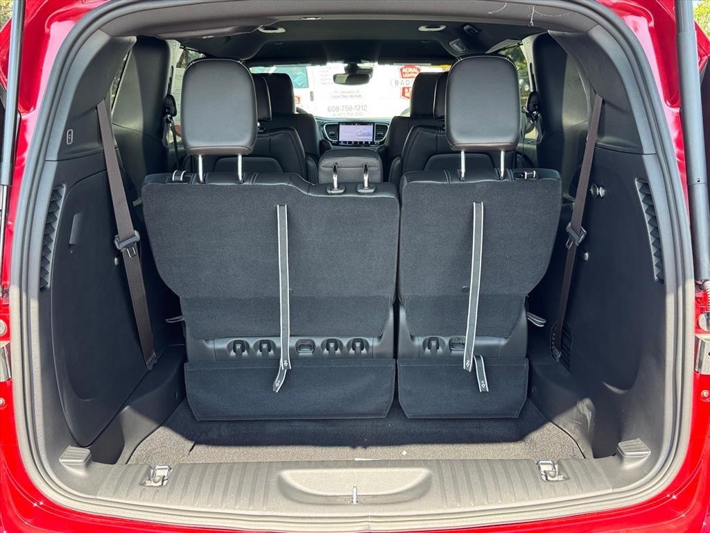 2026 Chrysler Pacifica photo 4