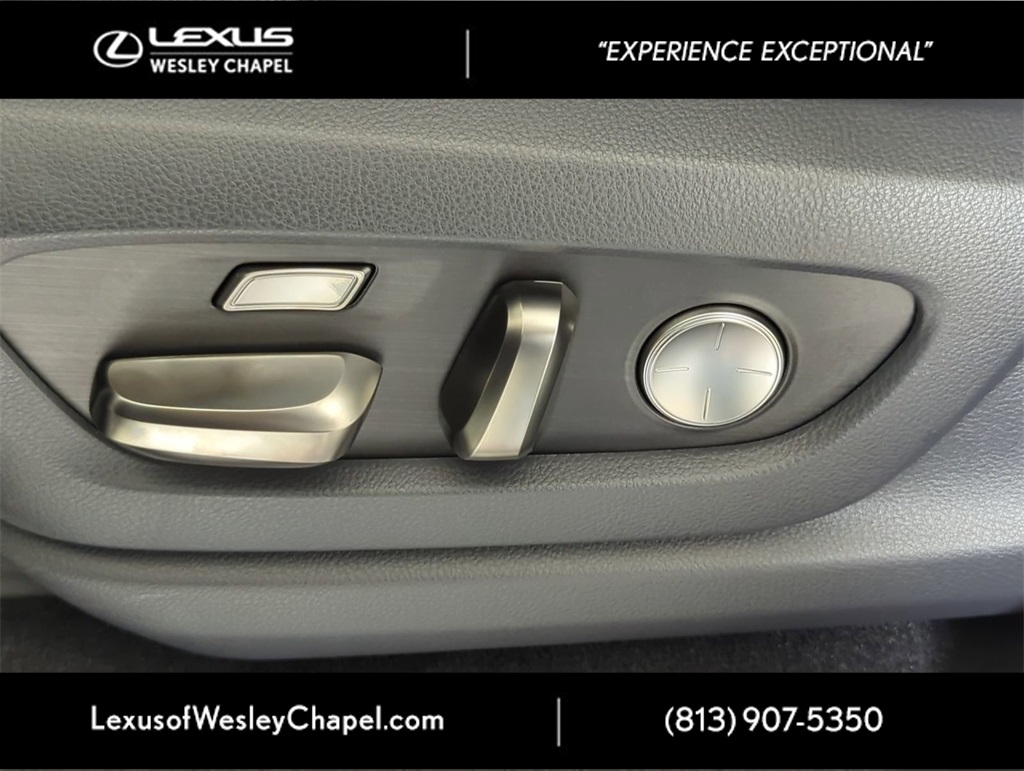 2025 Lexus LX photo 16