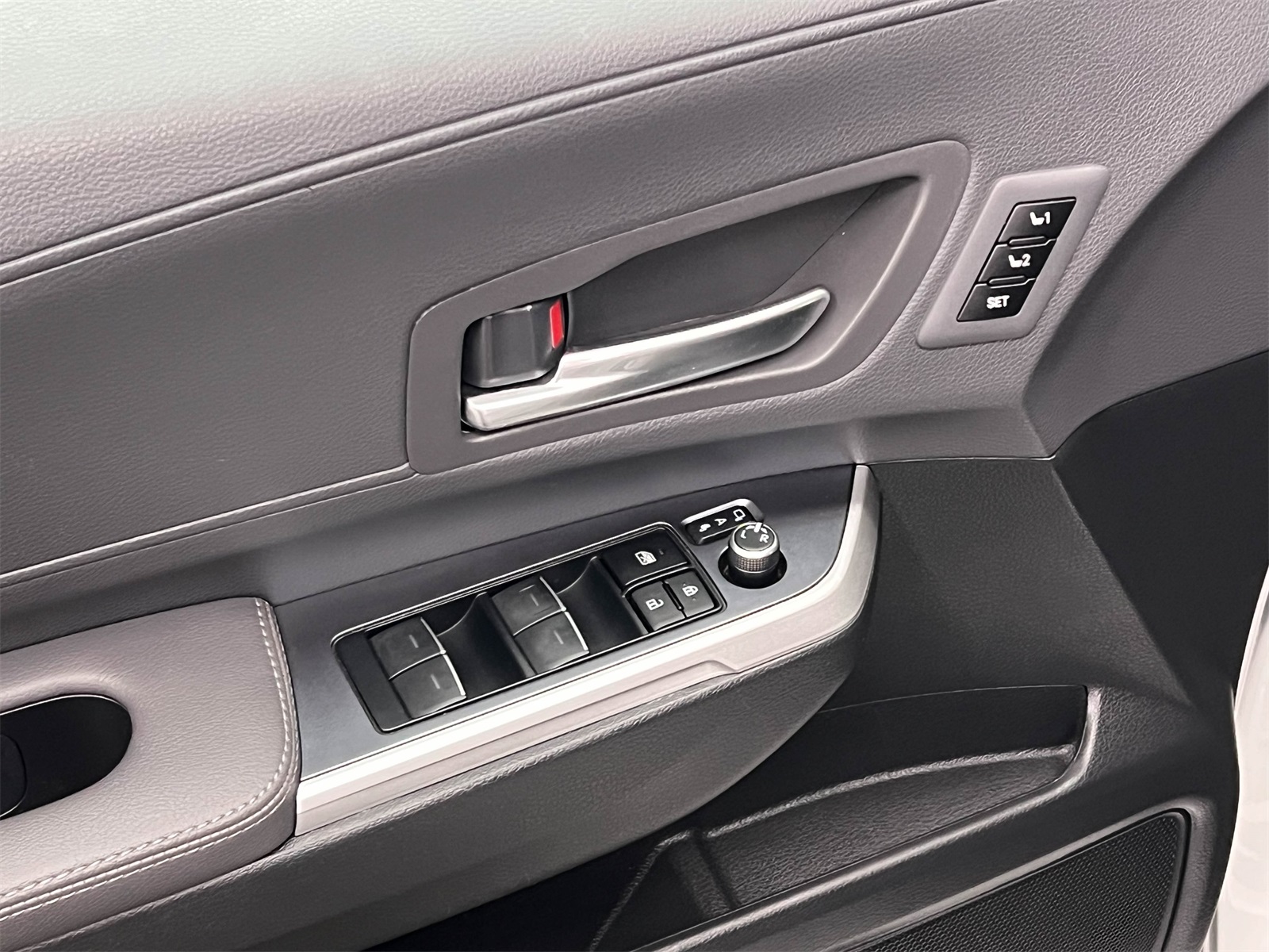 used 2023 Toyota Sienna car, priced at $42,788