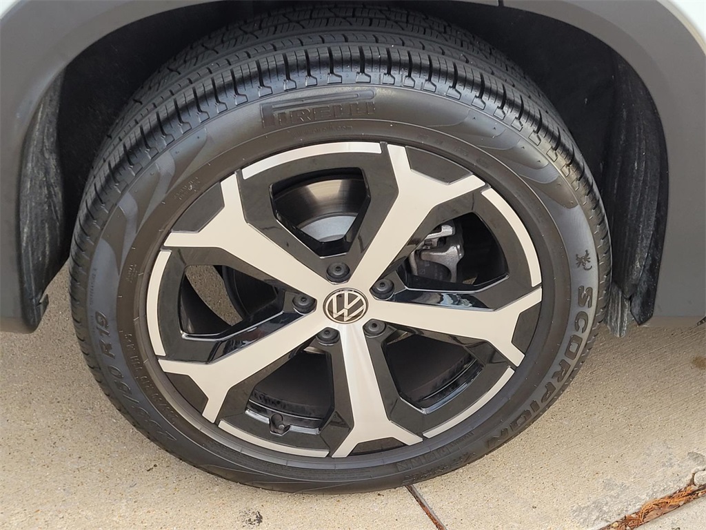 used 2025 Volkswagen Tiguan car, priced at $30,700