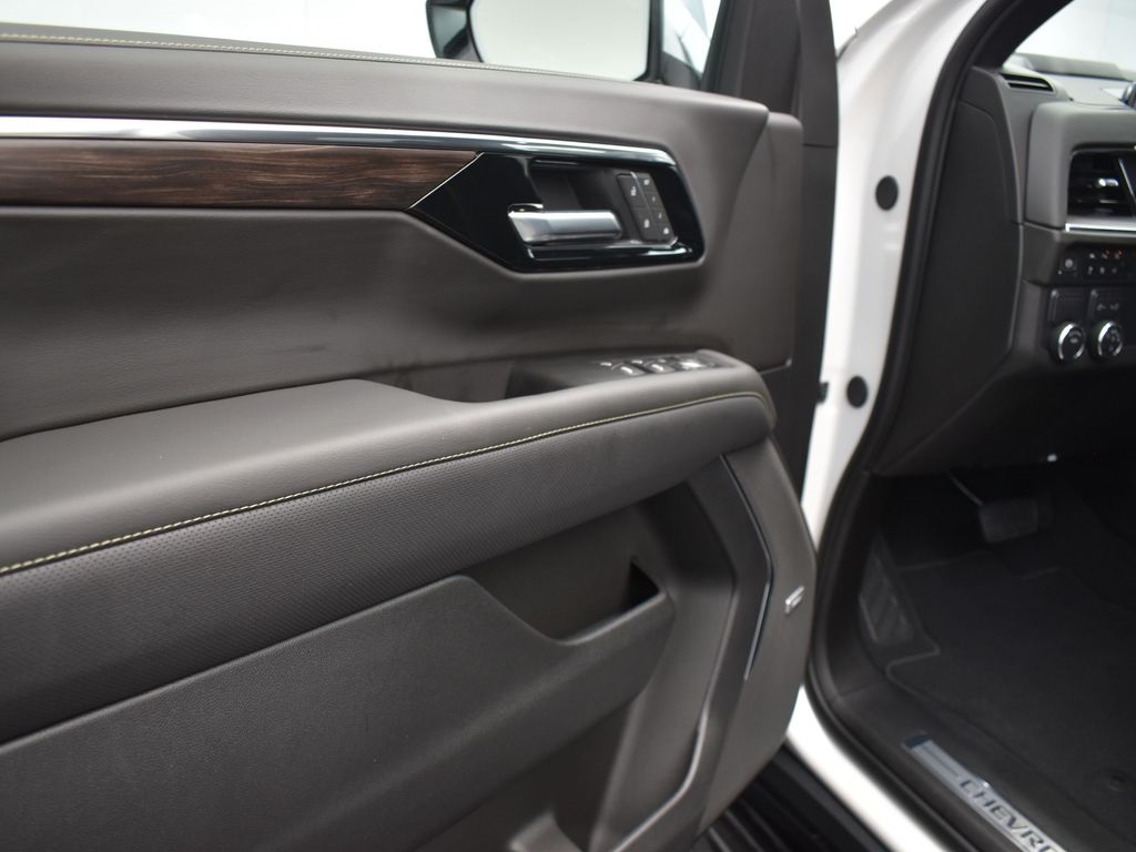 2025 Iridescent Prl Chevrolet Suburban Premier RWD SUV