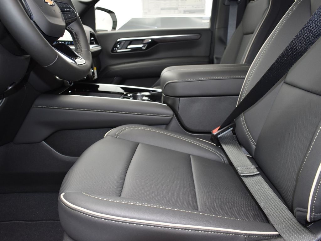 2025 Iridescent Prl Chevrolet Suburban Premier RWD SUV