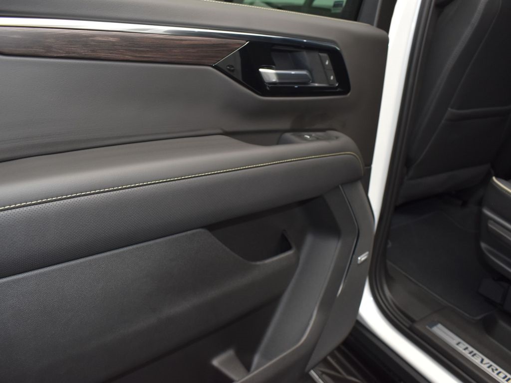 2025 Iridescent Prl Chevrolet Suburban Premier RWD SUV